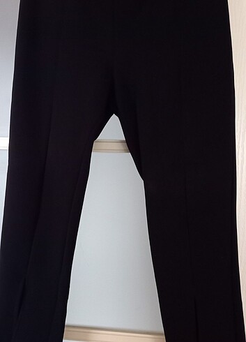 Pantalon yirtmacli