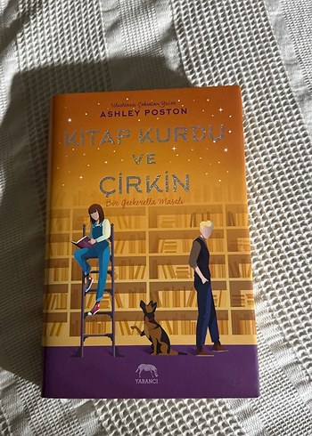 Kitap Kurdu ve Çirkin - Ashley Poston