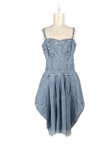 PreLoved Kısa Elbise %70 İndirimli.