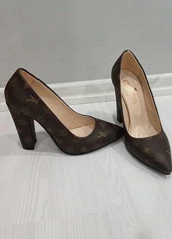 Y-London Y-London stiletto ve çanta 