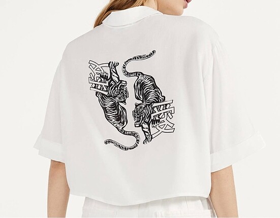 Bershka Düğmeli crop gömlek leopar baskı