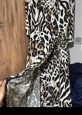 Kahverengi V Yakalı leopar Desenli Uzun Elbise - Görsel 3