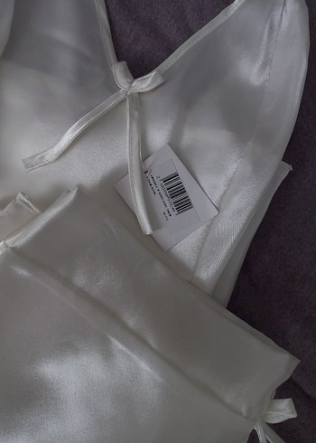 Beyaz Saten Mini İp Askılı Kadın Pijama Takımı - Görsel 3