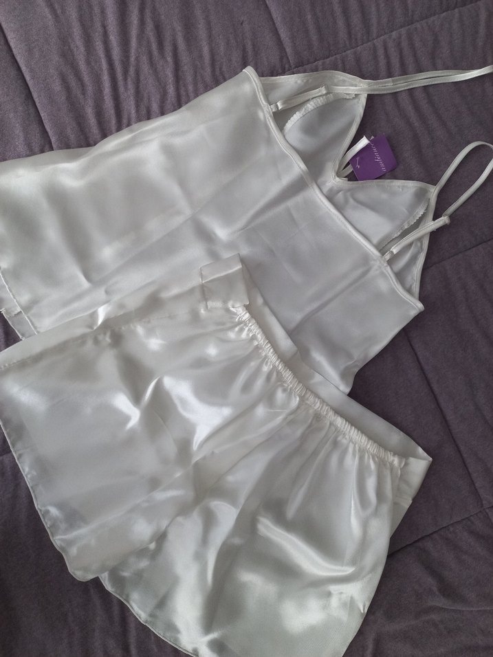 Beyaz Saten Mini İp Askılı Kadın Pijama Takımı - Görsel 2