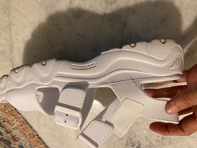 40 Beden Skechers sandalet 2 kez giyildi