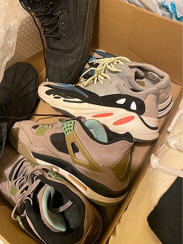 Nike ayakkabı abercrombie şort ve tişört hepsi satışta