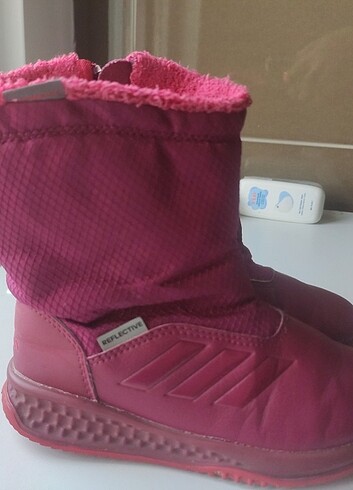 26 Beden Adidas kız çocuk bot
