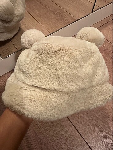 Peluş ponponlu şapka