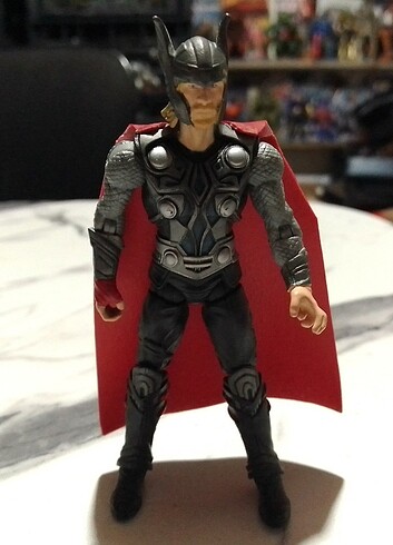 Marvel Thor figürü...