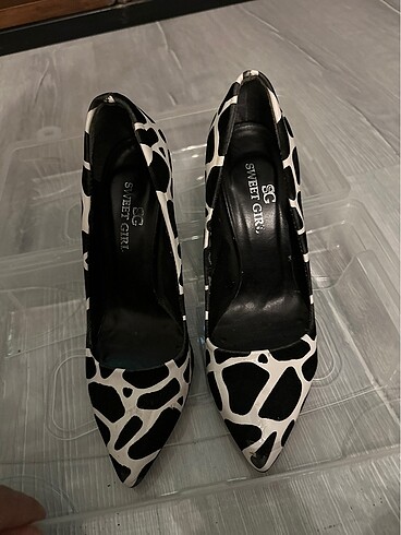 37 Beden Stiletto
