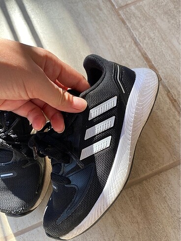 Adidas erkek çocuk orijinal çok az kullanıldı .