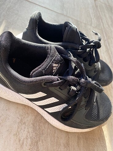 Adidas Adidas erkek çocuk orijinal çok az kullanıldı .