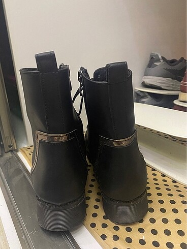 Zara nine west bot
