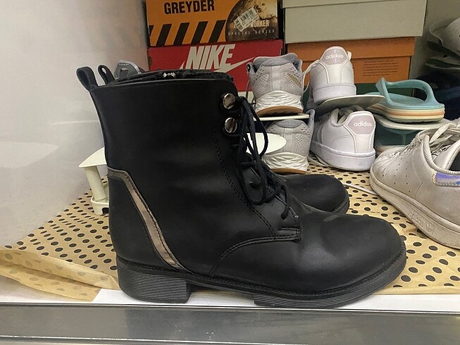 38 Beden nine west bot