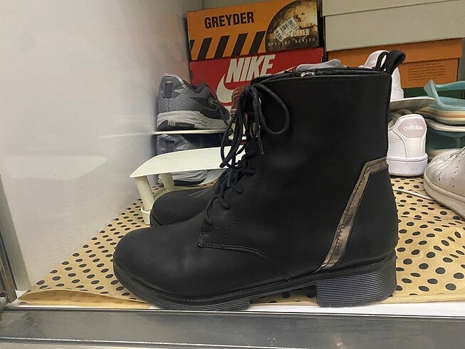 38 Beden siyah Renk nine west bot
