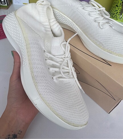 Beyaz triko spor ayakkabı