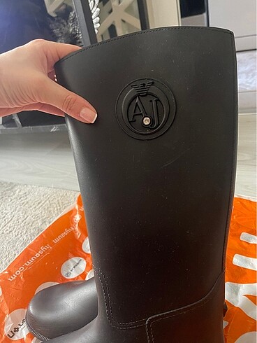 38 Beden siyah Renk Armani Çizme Kadın 38