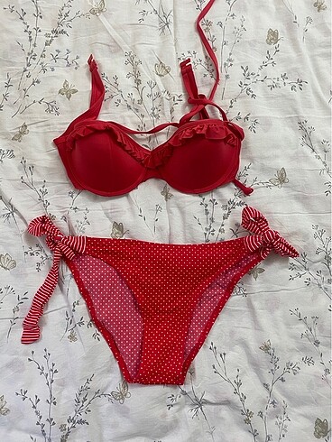 Kırmızı Bikini Takımı