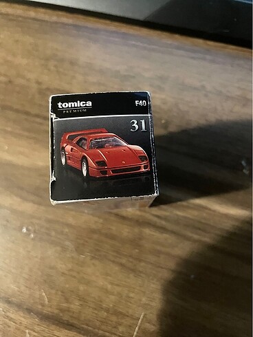 Beden Tomica Ferrari f40