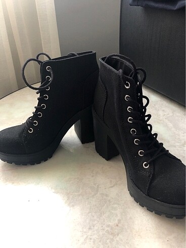38 Beden H&M Bot