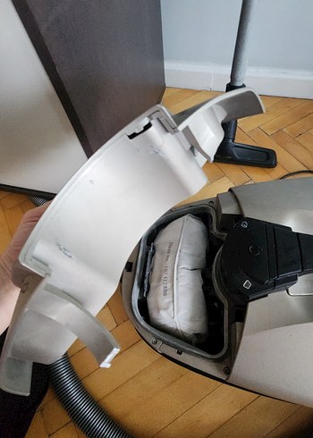  Beden Gri Nilfisk Completa Elektrikli Süpürge
