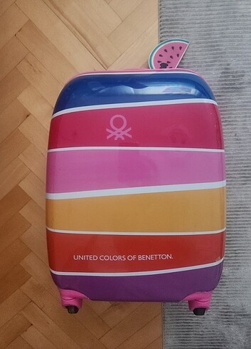 Benetton valiz