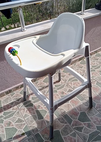 Beyaz ve Gri Bebek Mama Sandalyesi. - Görsel 2