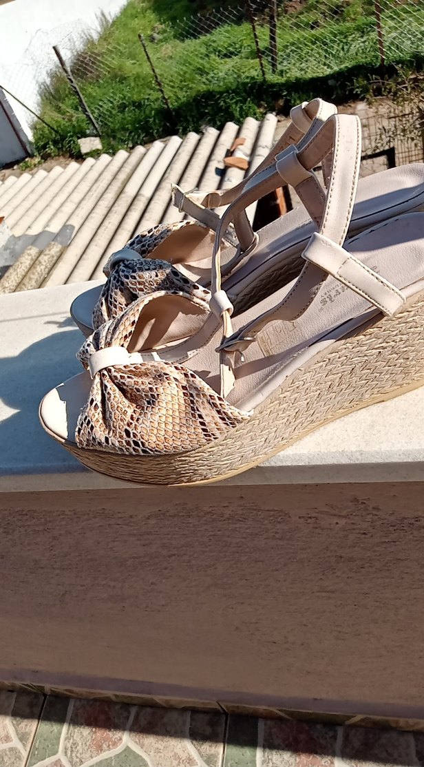 Bej Yılan Desenli Dolgu Topuklu Kadın Sandalet - Görsel 3