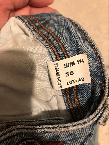 38 Beden Çiçek nakışlı kot pantolon