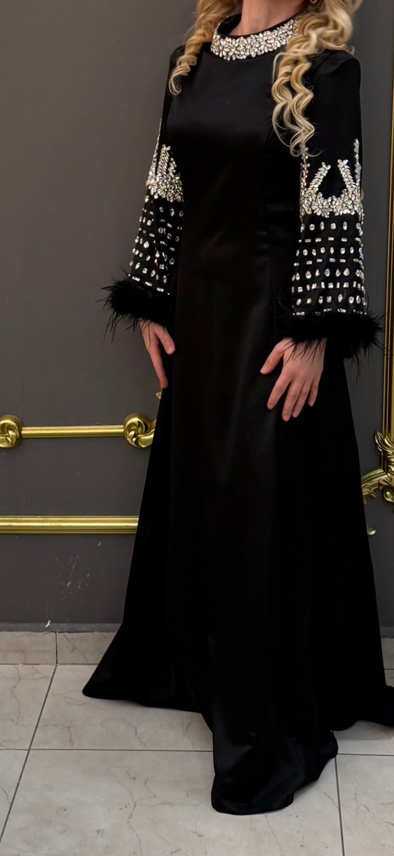 Siyah Nakışlı Uzun Kollu Uzun Abiye Elbise - Görsel 4