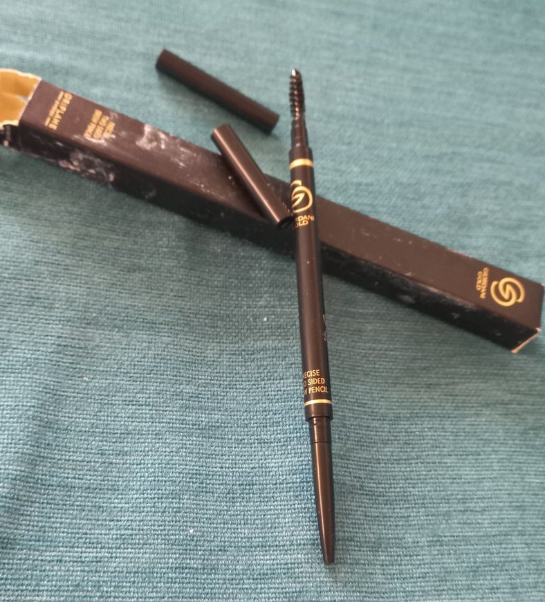 Siyah ve Koyu Renkli Makyaj Ürünleri Seti - Görsel 2