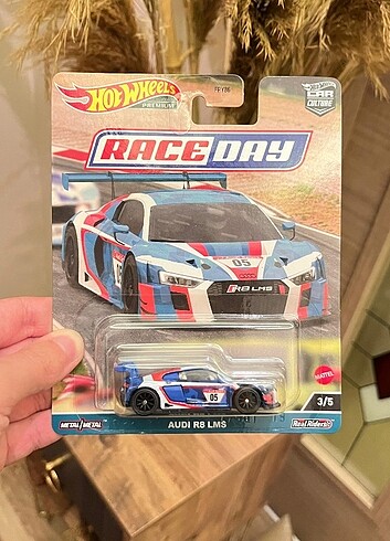 Hot wheels Premium Race day Audi R8 Lms 