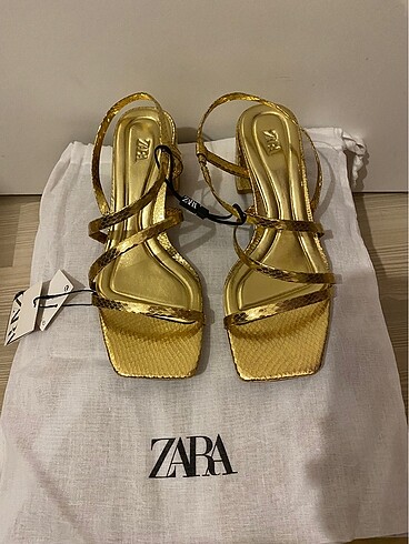 Zara gold sandalet