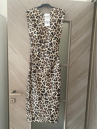xs Beden siyah Renk Zara leopar midi boy elbise