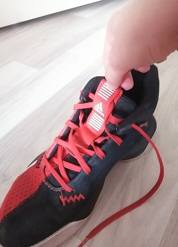 Adidas Adidas marka basketbol ayakkabısı 