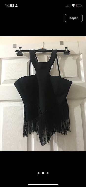 Püsküllü halter yaka crop