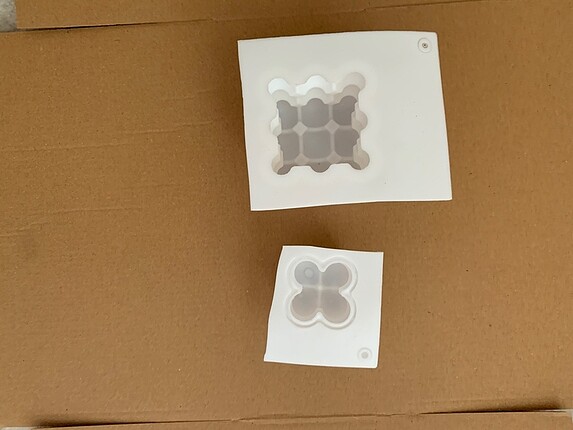 İki adet büyük ve küçük mini bubble