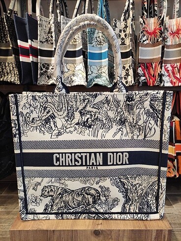 Christian Dior Dokuma
