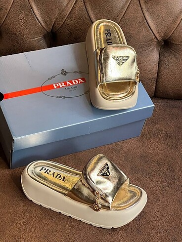 Prada Gold Terlik