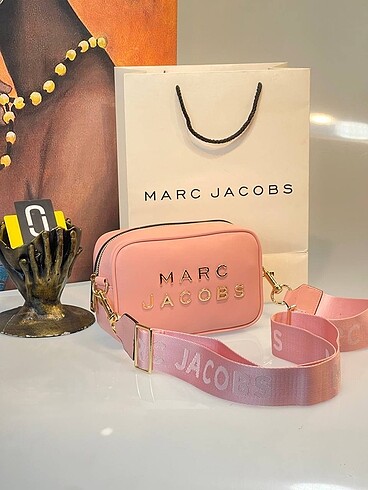 Marc Jacobs Pembe