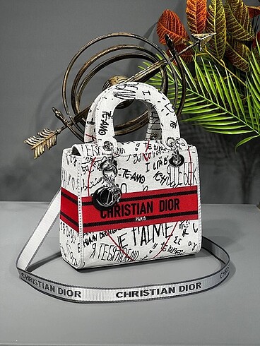 Christian Dior Dokuma