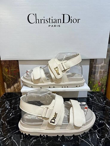 38 Beden beyaz Renk Dior Sandalet Krem