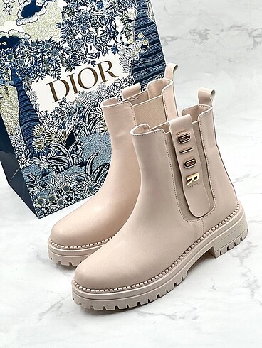 39 Beden beyaz Renk Dior Bot 39