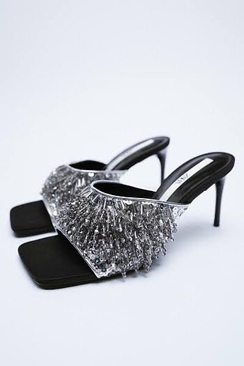 Zara tasli sandalet