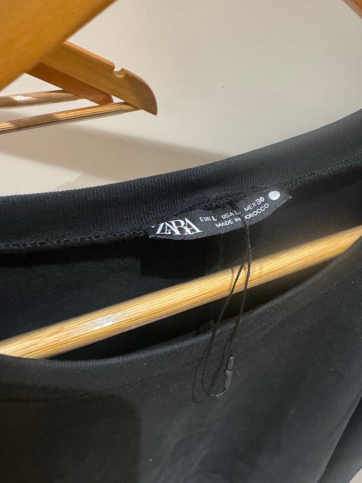 Zara Kemer Detaylı Siyah Kadın Tişört - Görsel 3