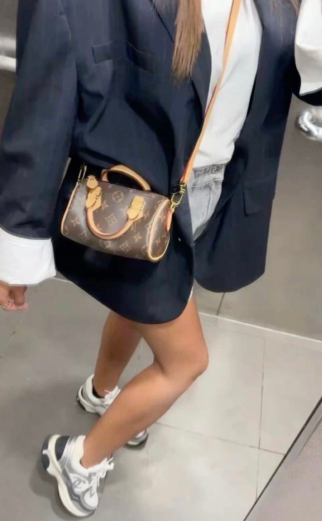 Tükendi Louis Vuitton Kahverengi Deri Kadın mini El Çantası - Görsel 3