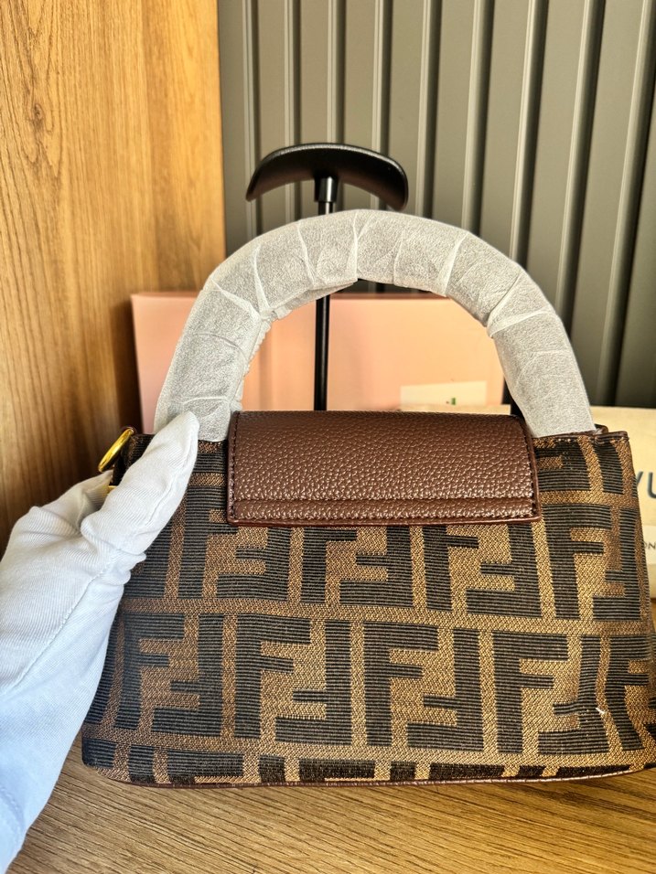 Fendi Kahverengi Deri Kadın Çanta - Görsel 3