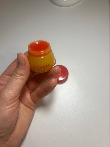 Missha Frudia lip balm kırmızı ????