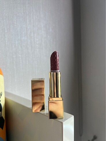 Beden Estee lauder pure color envy 440 irresistible ruj