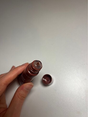 Beden Laneige glaze craze chocolate frosting tinted lip serum